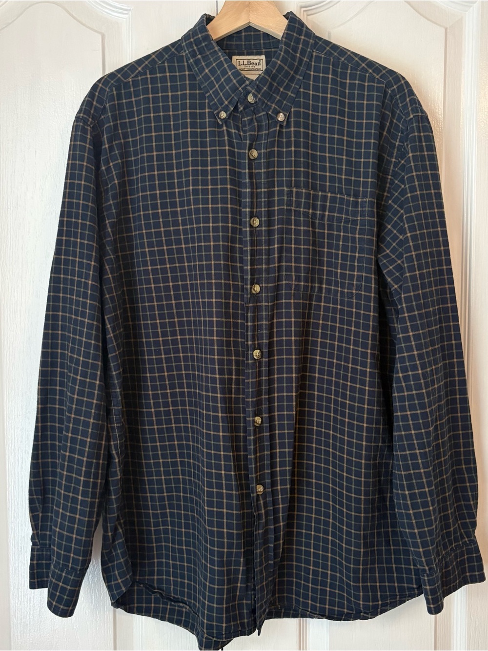 L.L. Bean Men’s Navy Plaid Button-Down Shirt, L 💙